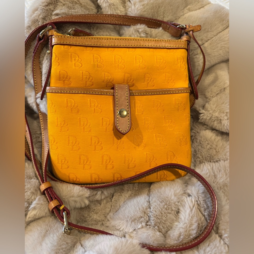 Dooney & Bourke Signature Letter Carrier Crossbody Bag in Mustard Yellow/Gold